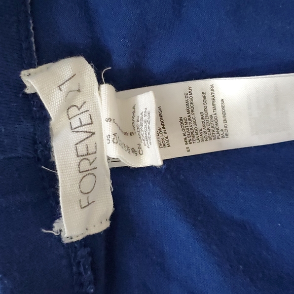 2/$30• Forever 21• Low Rise Cotton Cropped Leggings - Picture 6 of 8